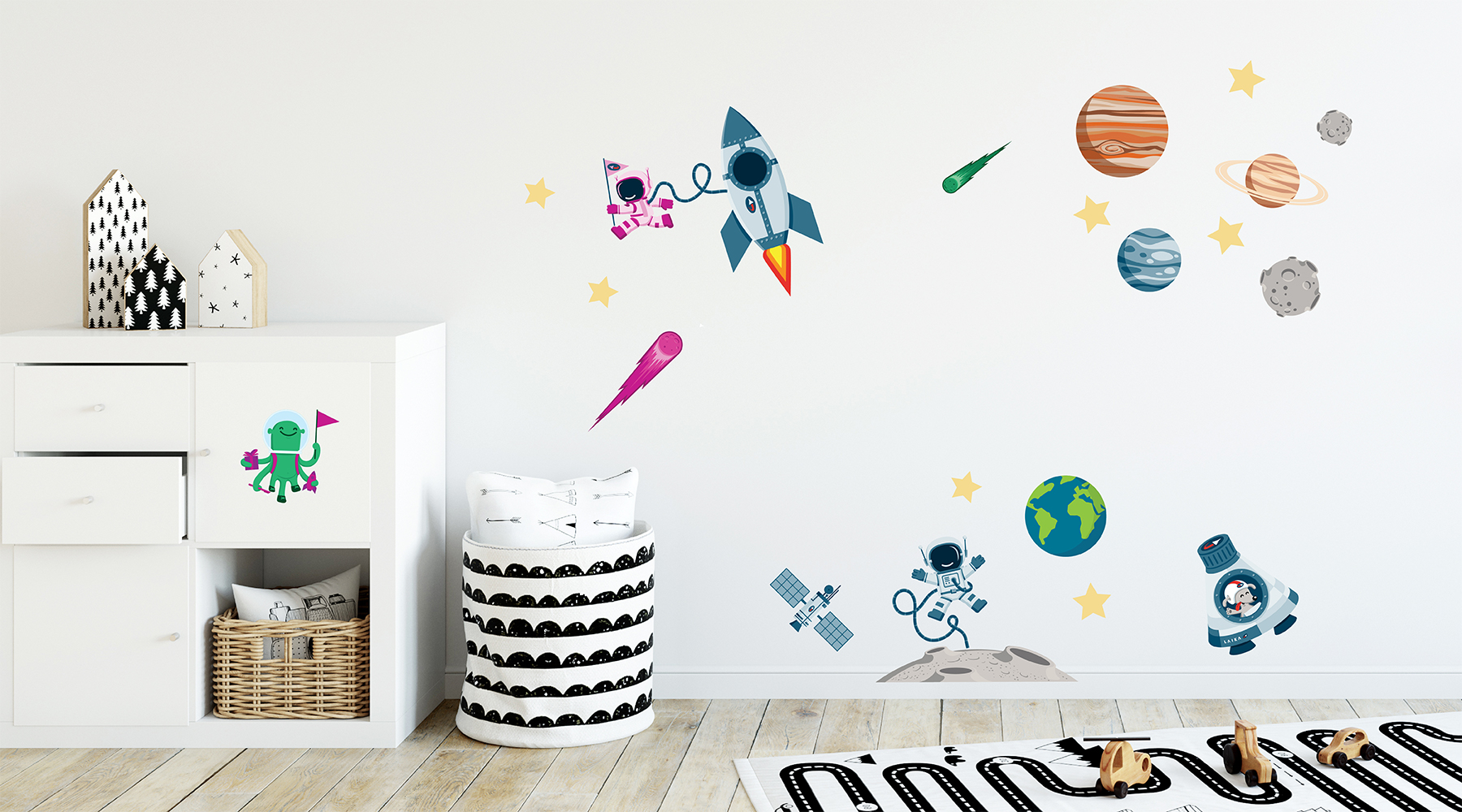 Wallstickers med universet og rumvæsen