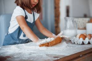 Bage med børn: Sådan får børn succes i køkkenet